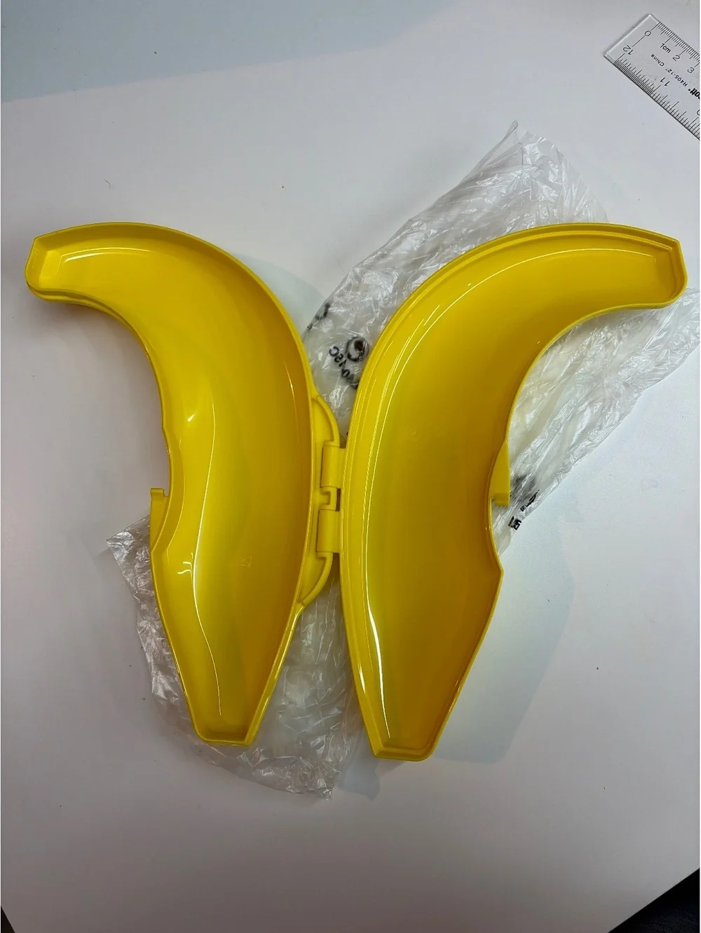 Tupperware Banana Keeper Yellow Plastic Fruit Protector Guard Case 9 Inch NEW
